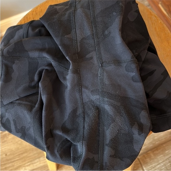 2 pair of lululemon leggings both size 8 - Picture 12 of 14